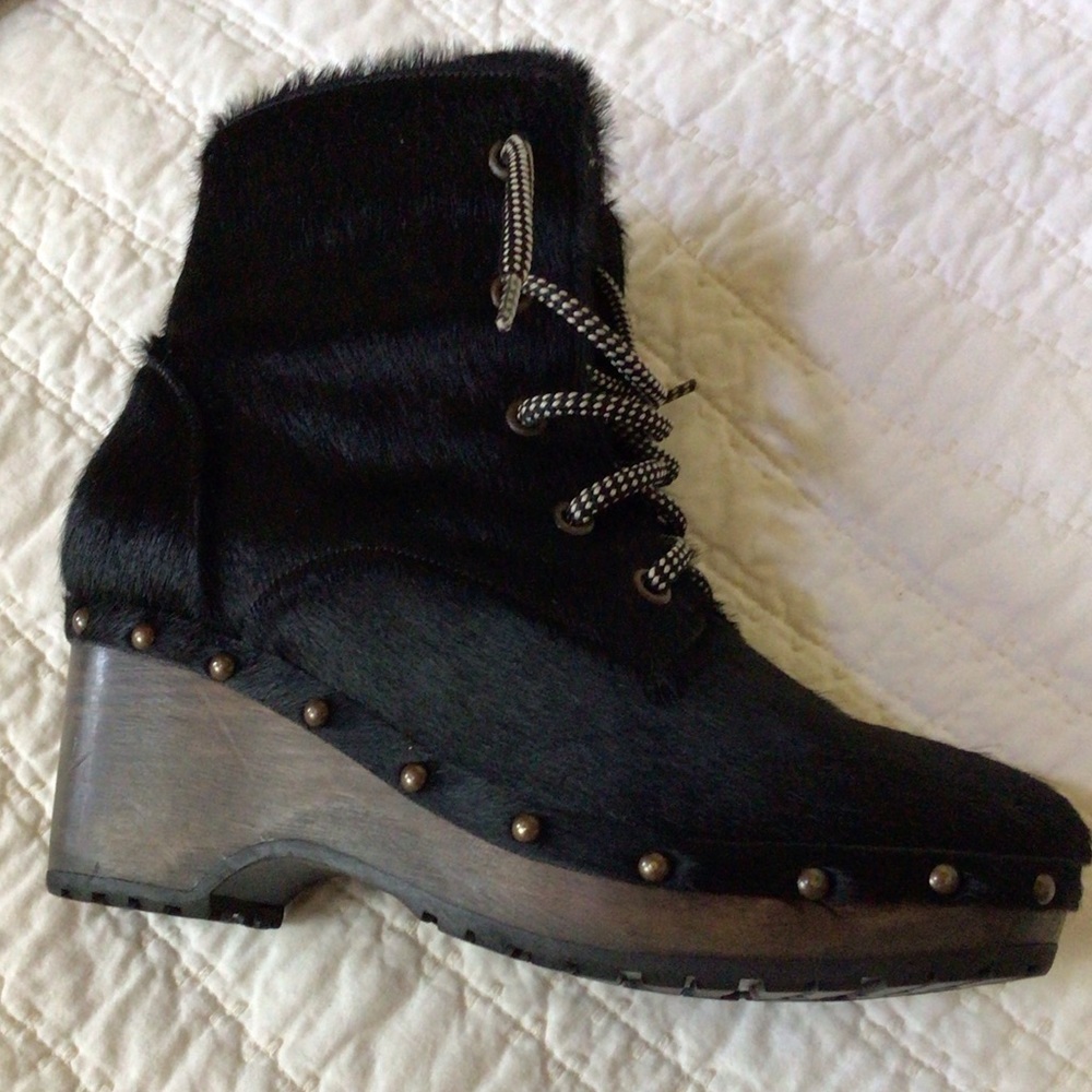 Opening Ceremony
Joelle Studded Lace-Up Leather Bootie 38/8 - Picture 4 of 13